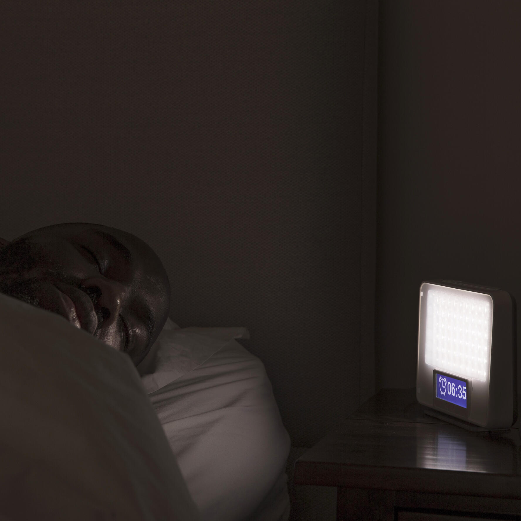 Sad lamp outlet alarm